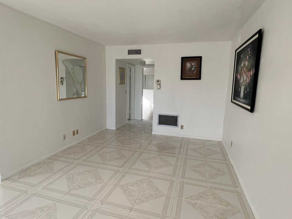 На продажу: $77,000 (1 спален, 1 ванн, 720 Квадратных фут)