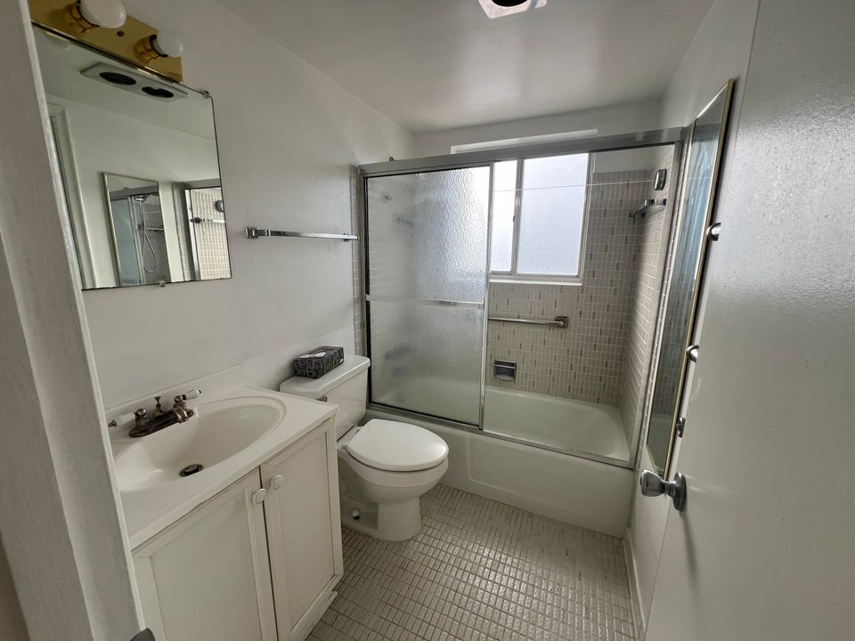 На продажу: $77,000 (1 спален, 1 ванн, 720 Квадратных фут)