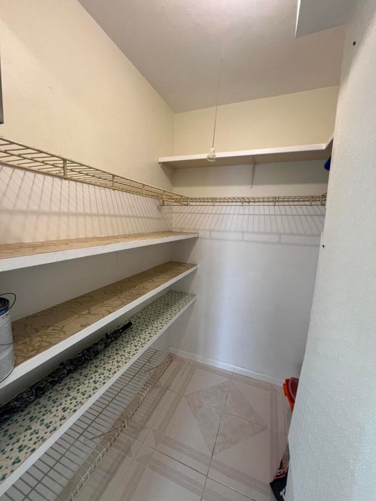 На продажу: $77,000 (1 спален, 1 ванн, 720 Квадратных фут)