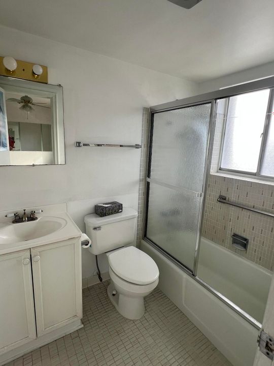 На продажу: $77,000 (1 спален, 1 ванн, 720 Квадратных фут)