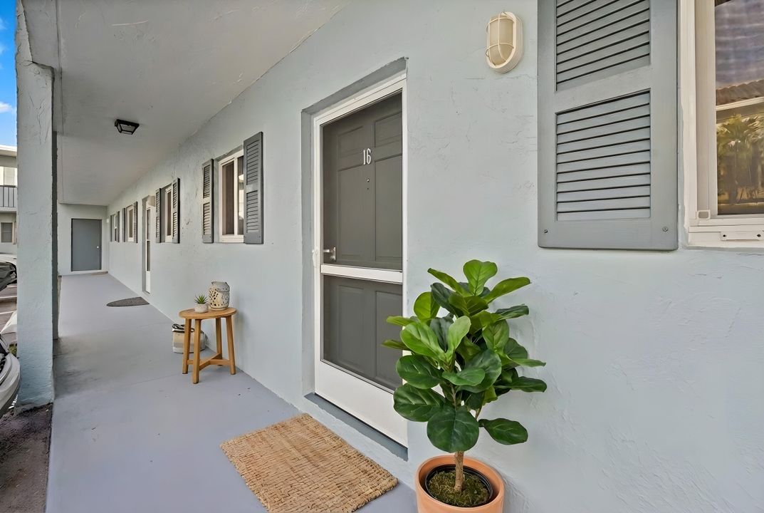 待售: $215,000 (1 贝兹, 1 浴室, 861 平方英尺)