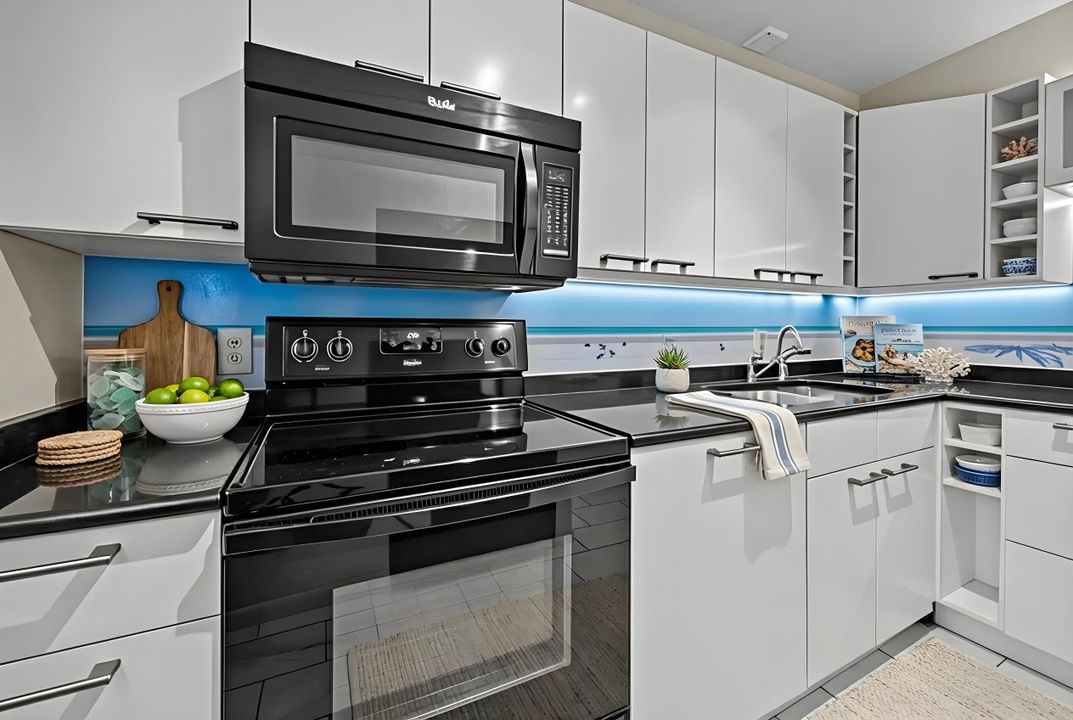 待售: $215,000 (1 贝兹, 1 浴室, 861 平方英尺)