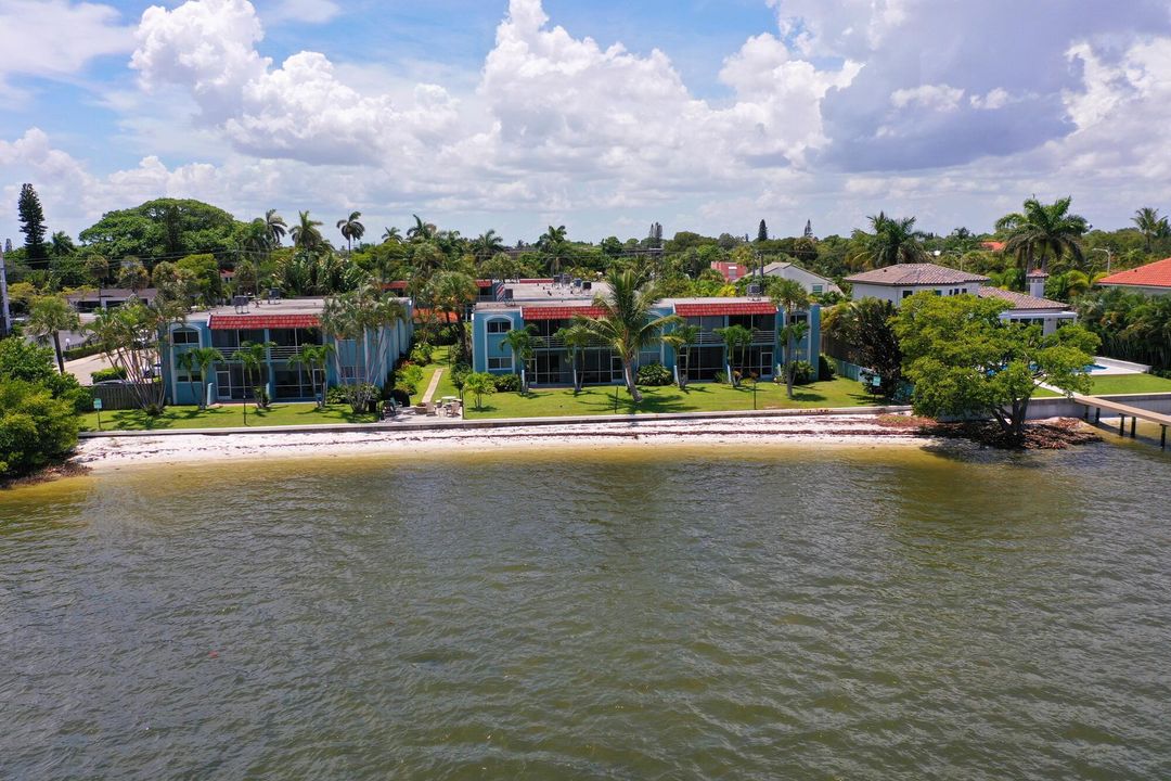 待售: $215,000 (1 贝兹, 1 浴室, 861 平方英尺)