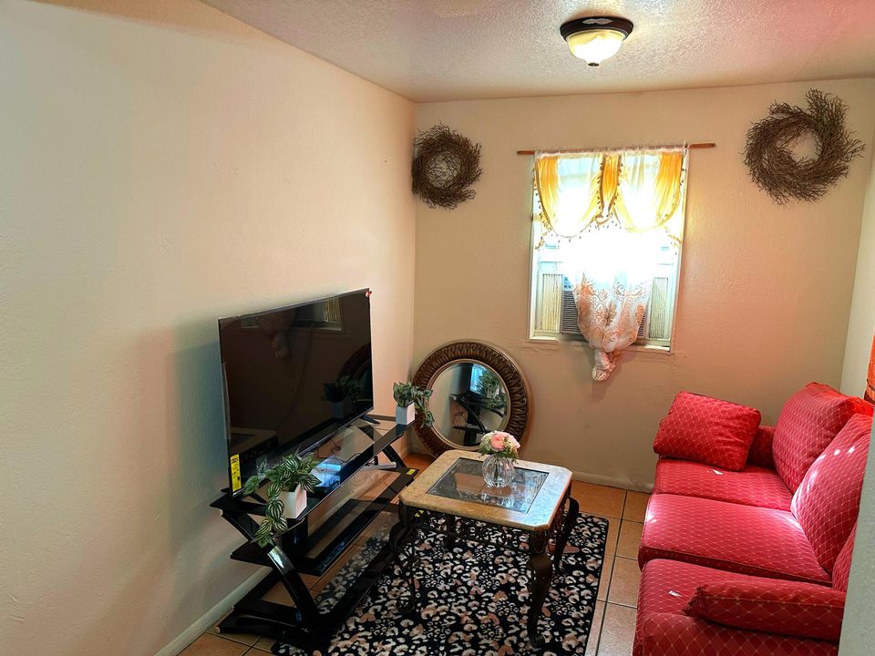 En Venta: $189,900 (3 camas, 2 baños, 1000 Pies cuadrados)