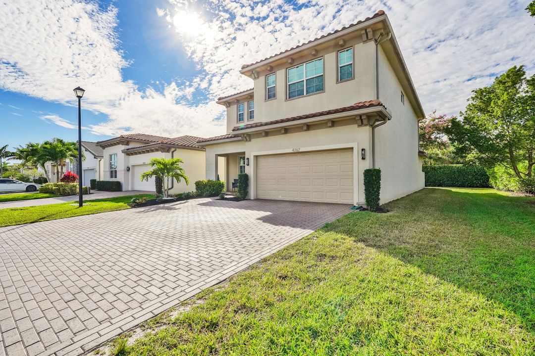 На продажу: $965,000 (5 спален, 4 ванн, 3085 Квадратных фут)