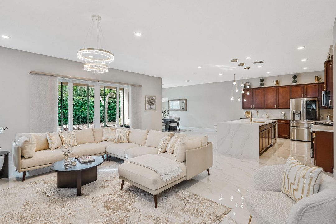 На продажу: $965,000 (5 спален, 4 ванн, 3085 Квадратных фут)