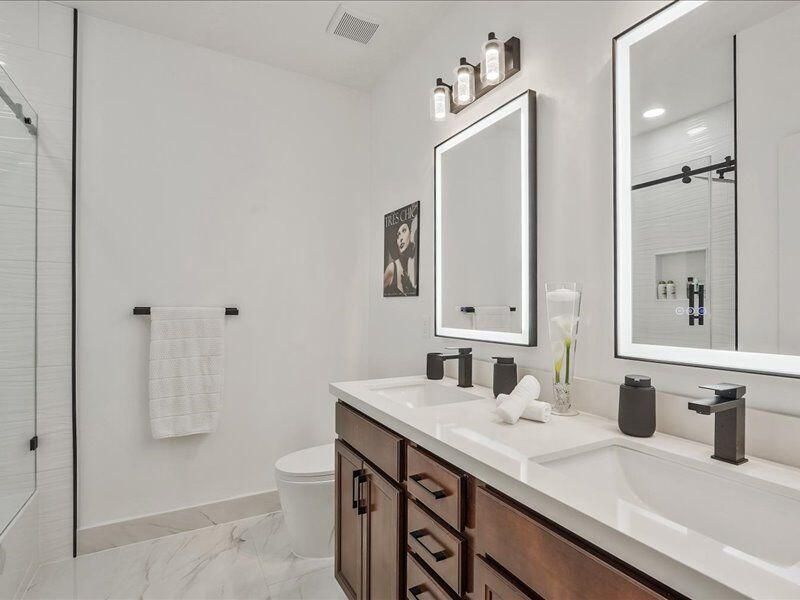 На продажу: $965,000 (5 спален, 4 ванн, 3085 Квадратных фут)