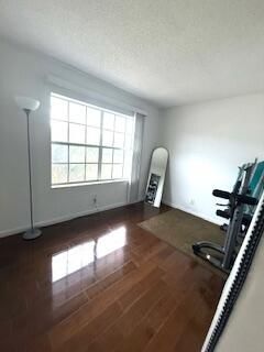 For Sale: $283,000 (2 beds, 1 baths, 936 Square Feet)