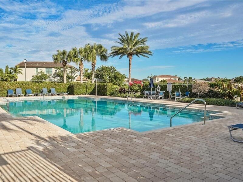 На продажу: $965,000 (5 спален, 4 ванн, 3085 Квадратных фут)