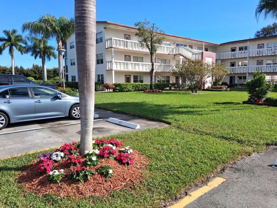 For Sale: $119,000 (1 beds, 1 baths, 702 Square Feet)