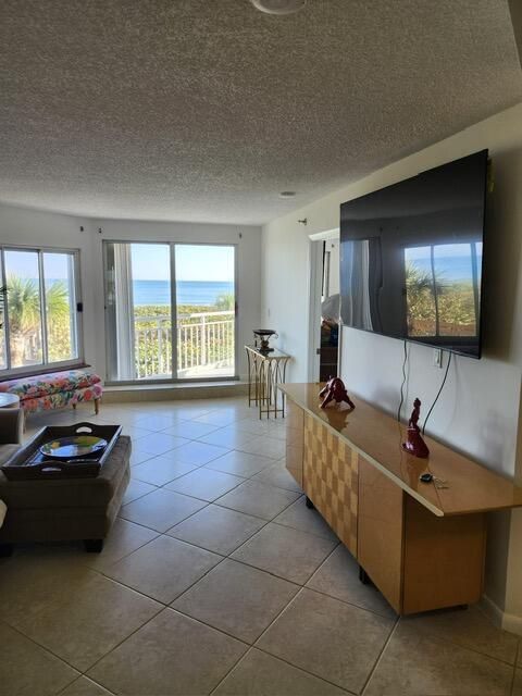 For Rent: $2,900 (2 beds, 2 baths, 1187 Square Feet)