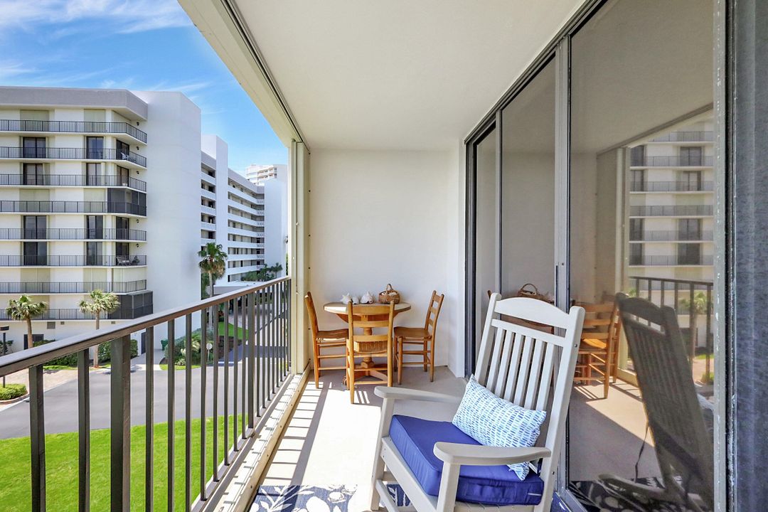 出租: $4,500 (2 贝兹, 2 浴室, 1251 平方英尺)