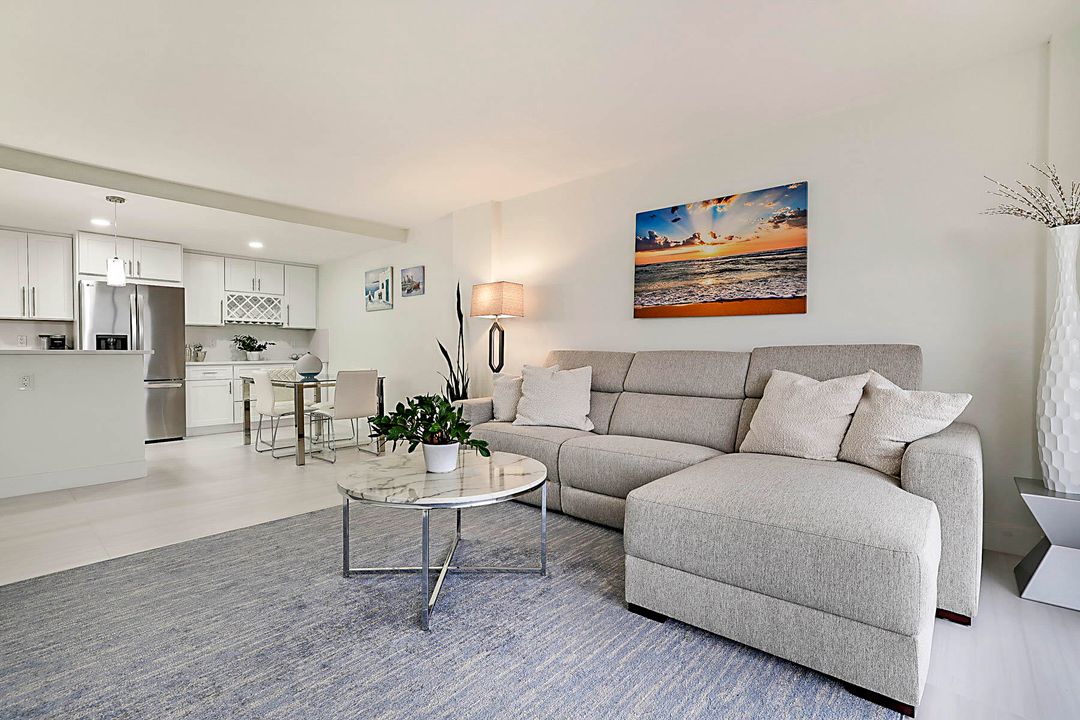 На продажу: $585,000 (2 спален, 2 ванн, 1031 Квадратных фут)