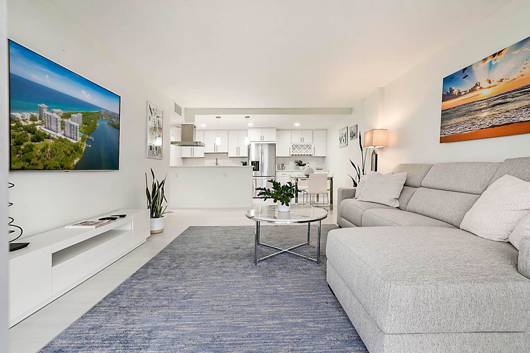 На продажу: $585,000 (2 спален, 2 ванн, 1031 Квадратных фут)