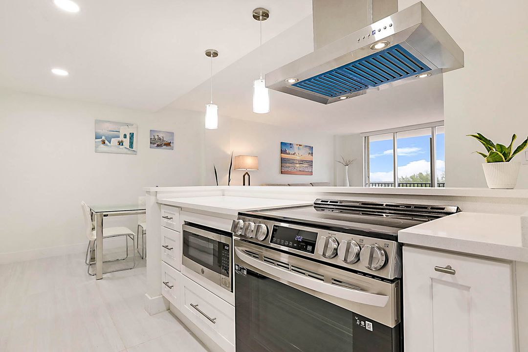 На продажу: $585,000 (2 спален, 2 ванн, 1031 Квадратных фут)