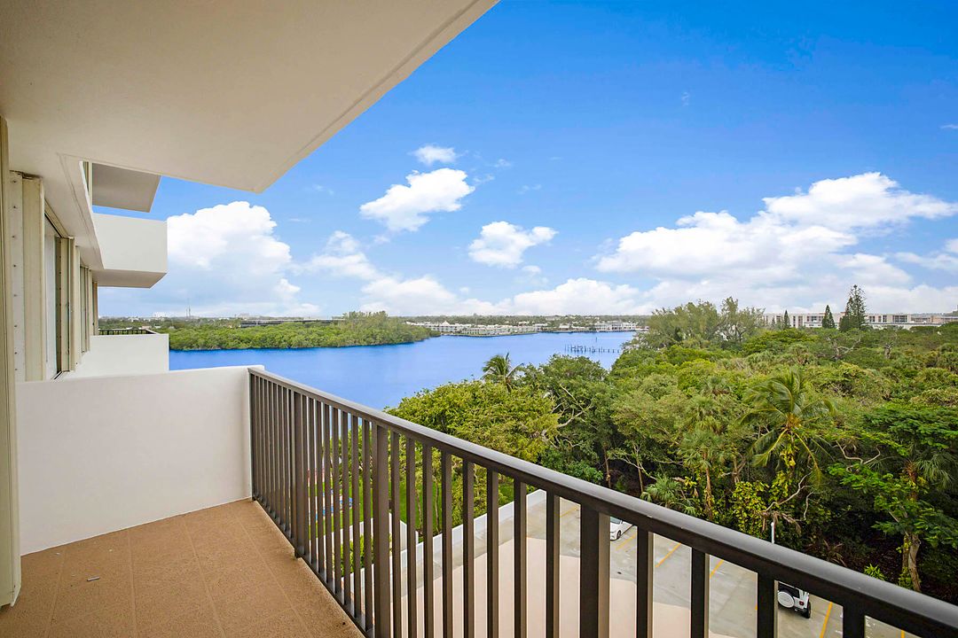 На продажу: $585,000 (2 спален, 2 ванн, 1031 Квадратных фут)