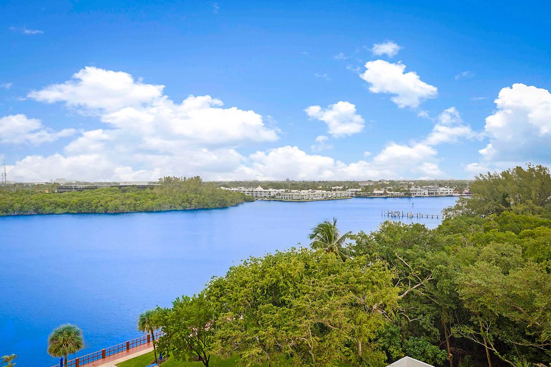 На продажу: $585,000 (2 спален, 2 ванн, 1031 Квадратных фут)