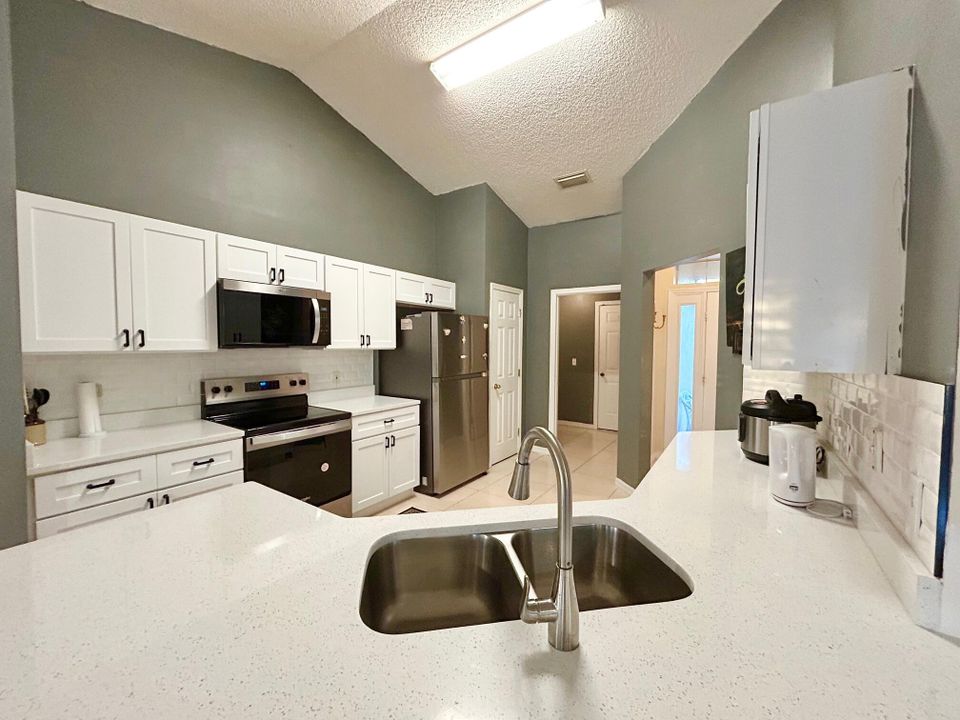 出租: $4,000 (4 贝兹, 2 浴室, 1788 平方英尺)