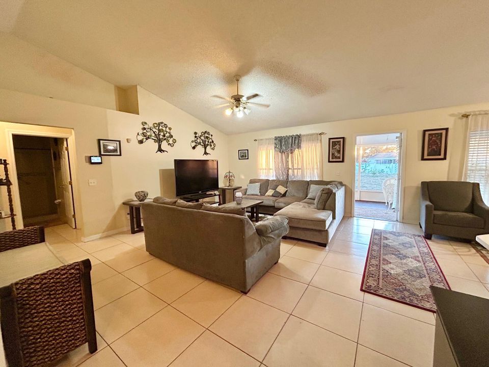 出租: $4,000 (4 贝兹, 2 浴室, 1788 平方英尺)