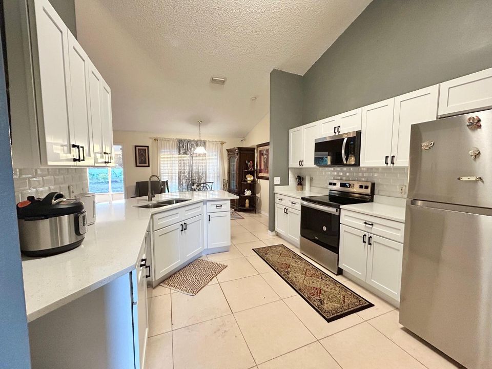 出租: $4,000 (4 贝兹, 2 浴室, 1788 平方英尺)