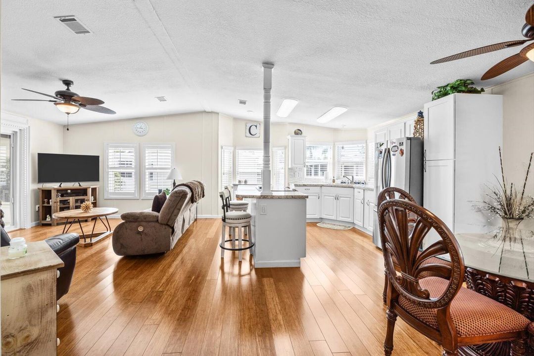 En Venta: $249,000 (2 camas, 2 baños, 1221 Pies cuadrados)