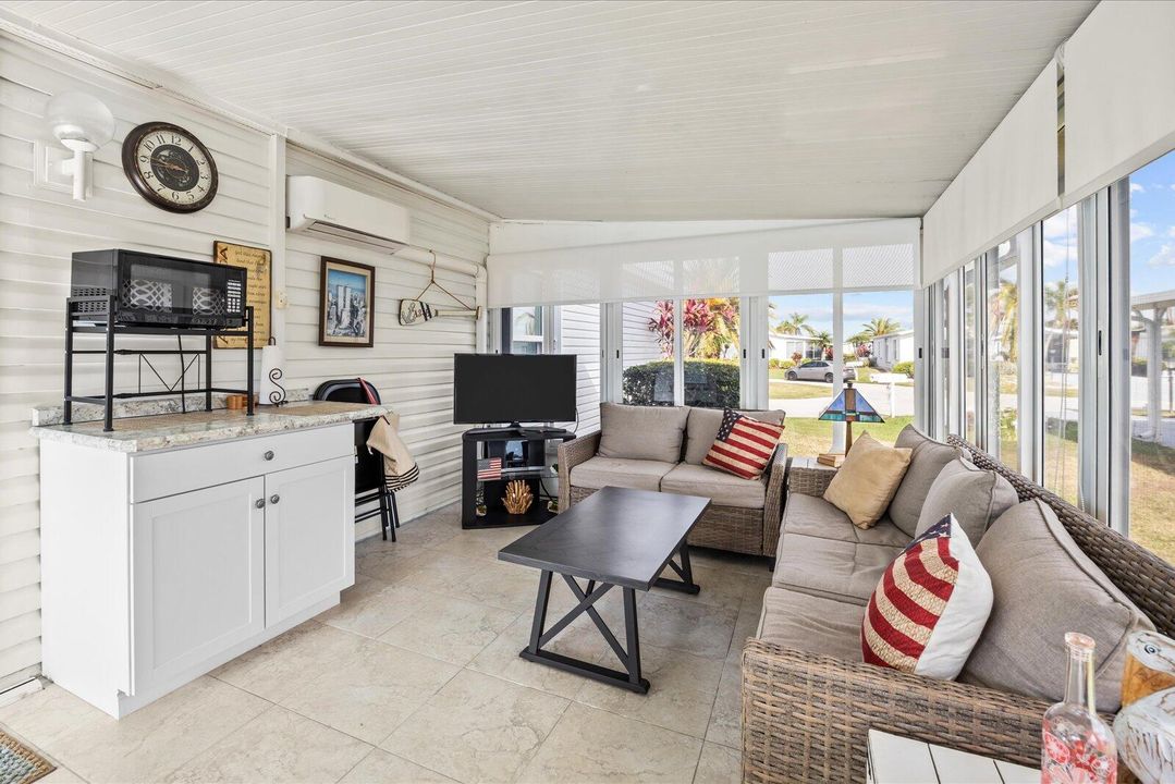 En Venta: $249,000 (2 camas, 2 baños, 1221 Pies cuadrados)