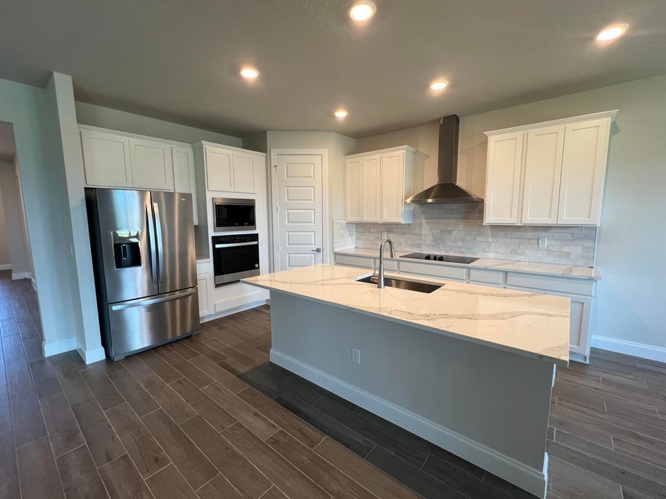 出租: $3,525 (4 贝兹, 3 浴室, 2492 平方英尺)