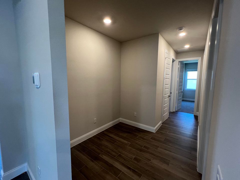 出租: $3,525 (4 贝兹, 3 浴室, 2492 平方英尺)