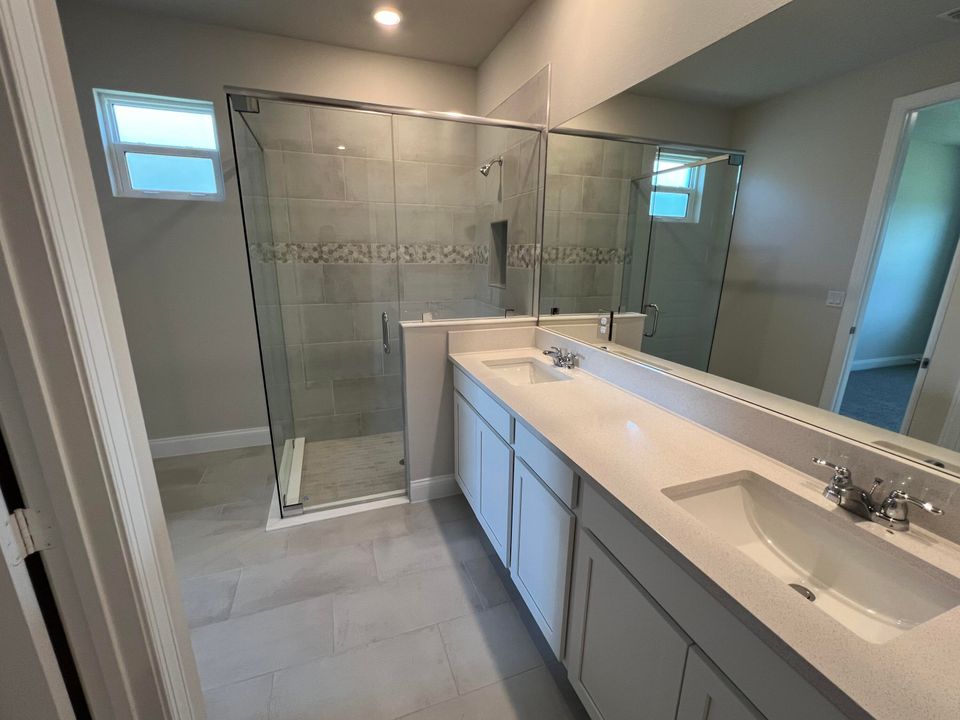 出租: $3,525 (4 贝兹, 3 浴室, 2492 平方英尺)