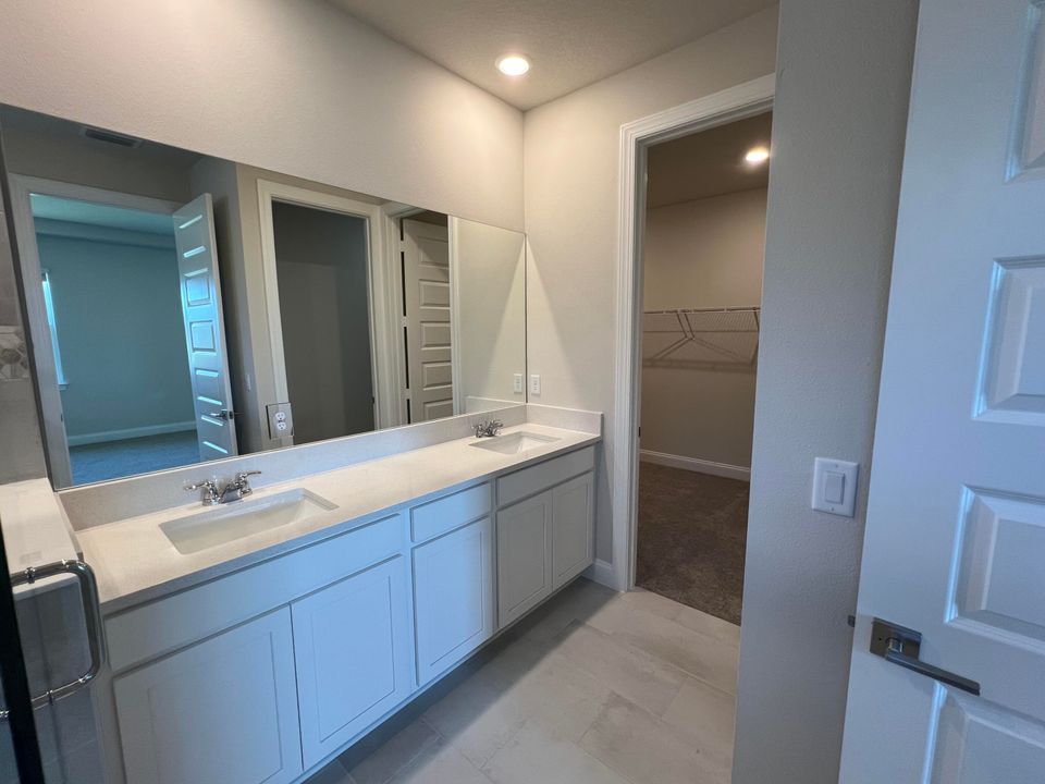 出租: $3,525 (4 贝兹, 3 浴室, 2492 平方英尺)