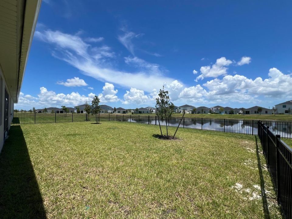 出租: $3,525 (4 贝兹, 3 浴室, 2492 平方英尺)