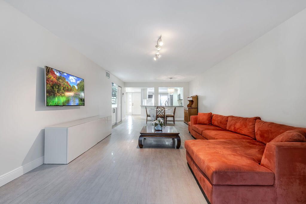 En Venta: $199,000 (2 camas, 2 baños, 1311 Pies cuadrados)