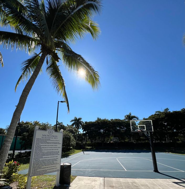 For Sale: $495,000 (4 beds, 2 baths, 1722 Square Feet)