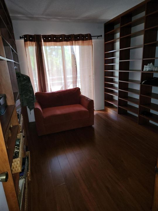 For Sale: $169,000 (2 beds, 1 baths, 835 Square Feet)