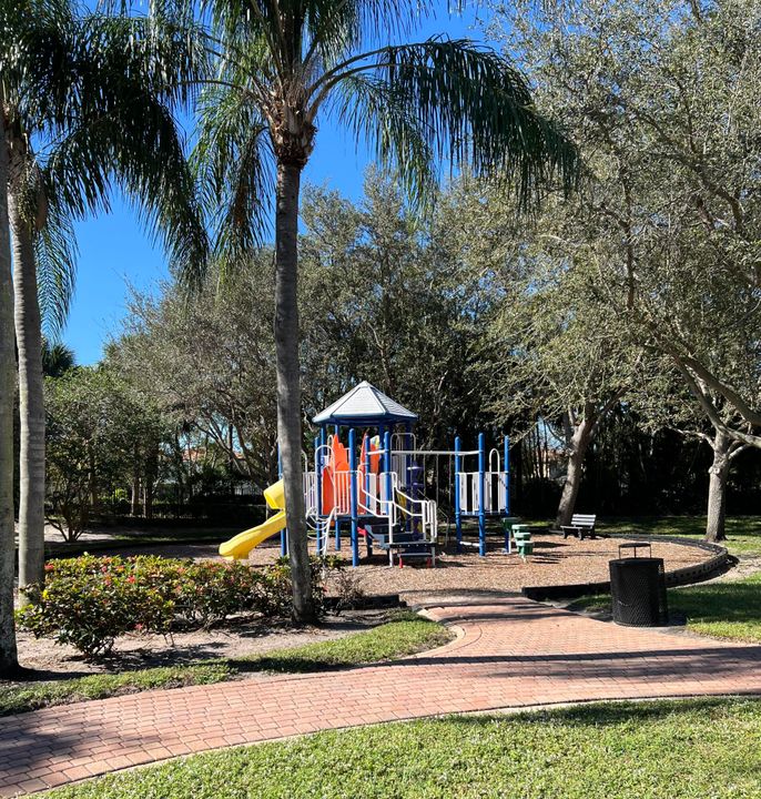 For Sale: $495,000 (4 beds, 2 baths, 1722 Square Feet)