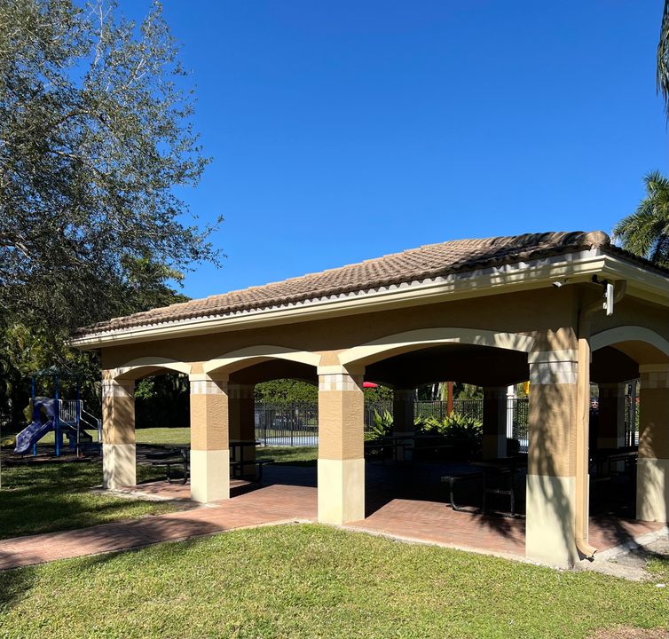 For Sale: $495,000 (4 beds, 2 baths, 1722 Square Feet)