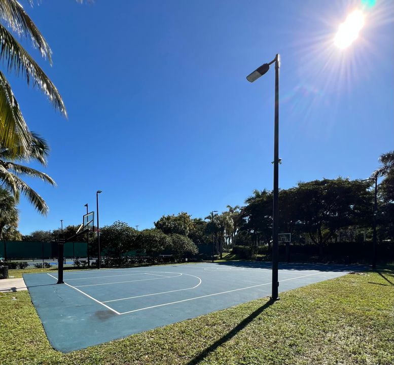 For Sale: $495,000 (4 beds, 2 baths, 1722 Square Feet)