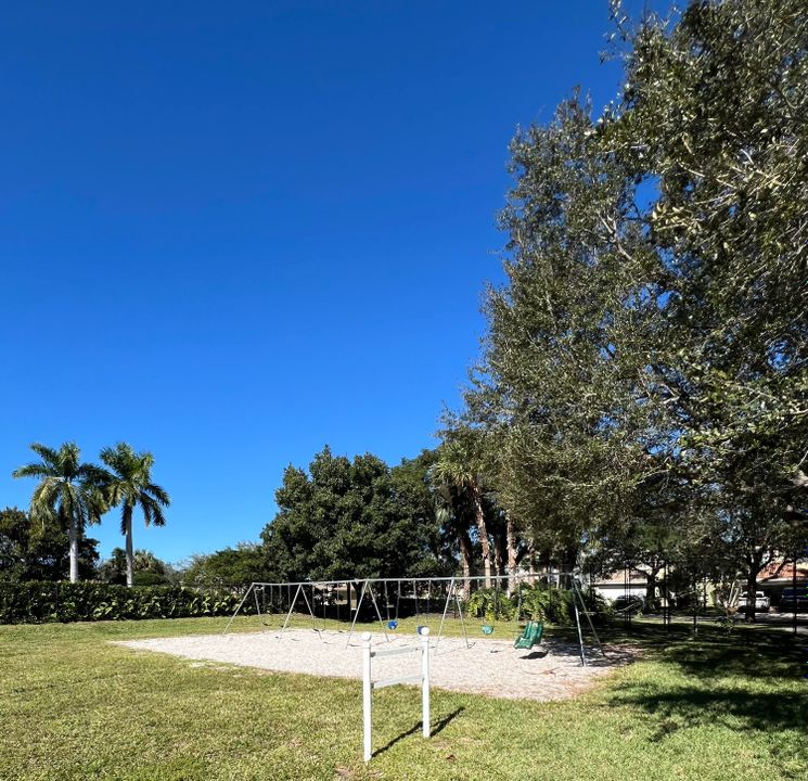 For Sale: $495,000 (4 beds, 2 baths, 1722 Square Feet)