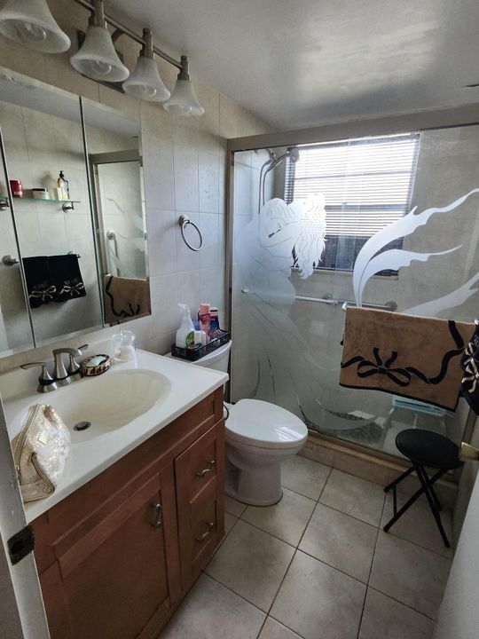 For Sale: $169,000 (2 beds, 1 baths, 835 Square Feet)