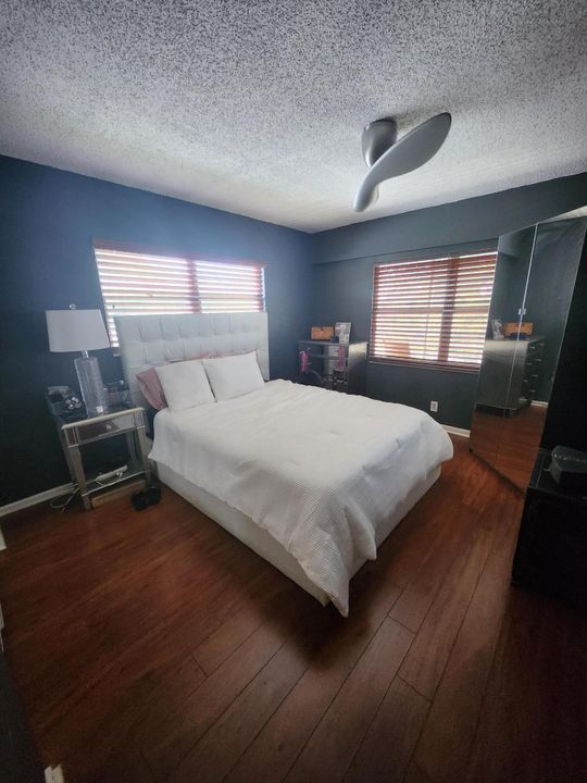 For Sale: $169,000 (2 beds, 1 baths, 835 Square Feet)