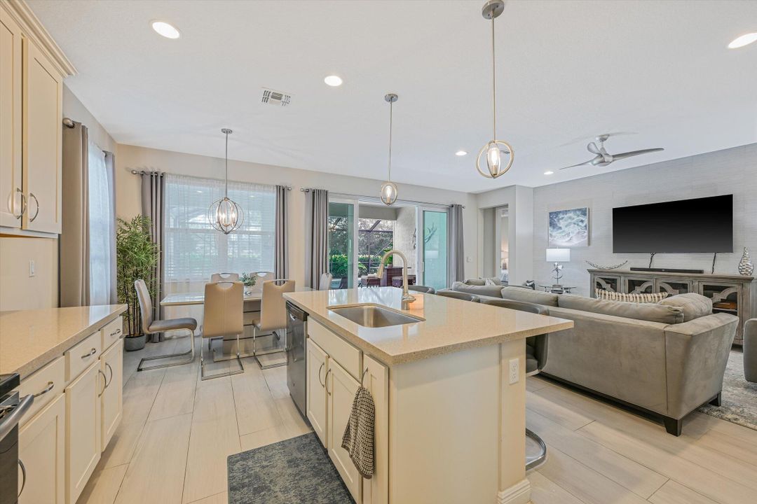 En Venta: $517,000 (2 camas, 2 baños, 1895 Pies cuadrados)