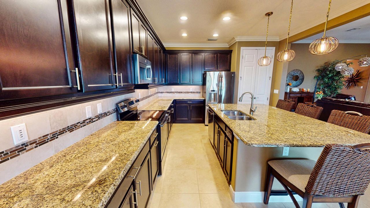 На продажу: $449,000 (2 спален, 2 ванн, 2198 Квадратных фут)