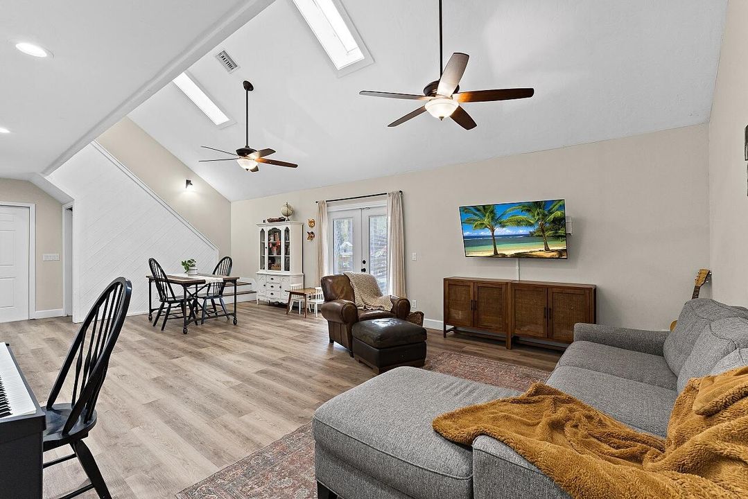 На продажу: $379,900 (3 спален, 2 ванн, 1442 Квадратных фут)