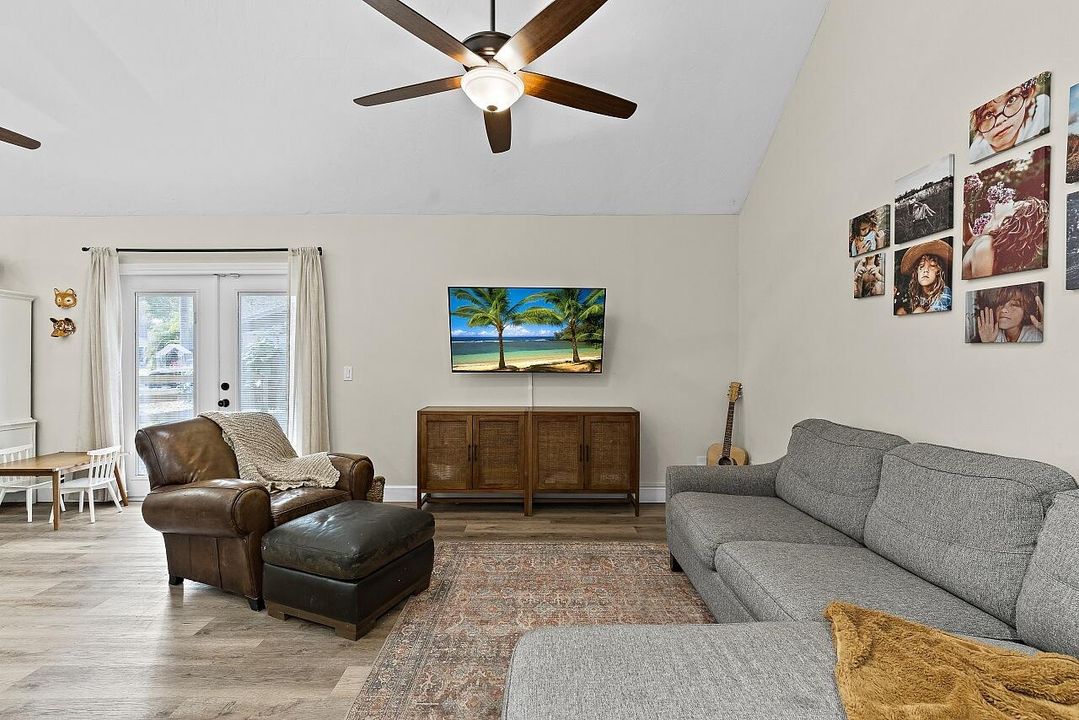 На продажу: $379,900 (3 спален, 2 ванн, 1442 Квадратных фут)