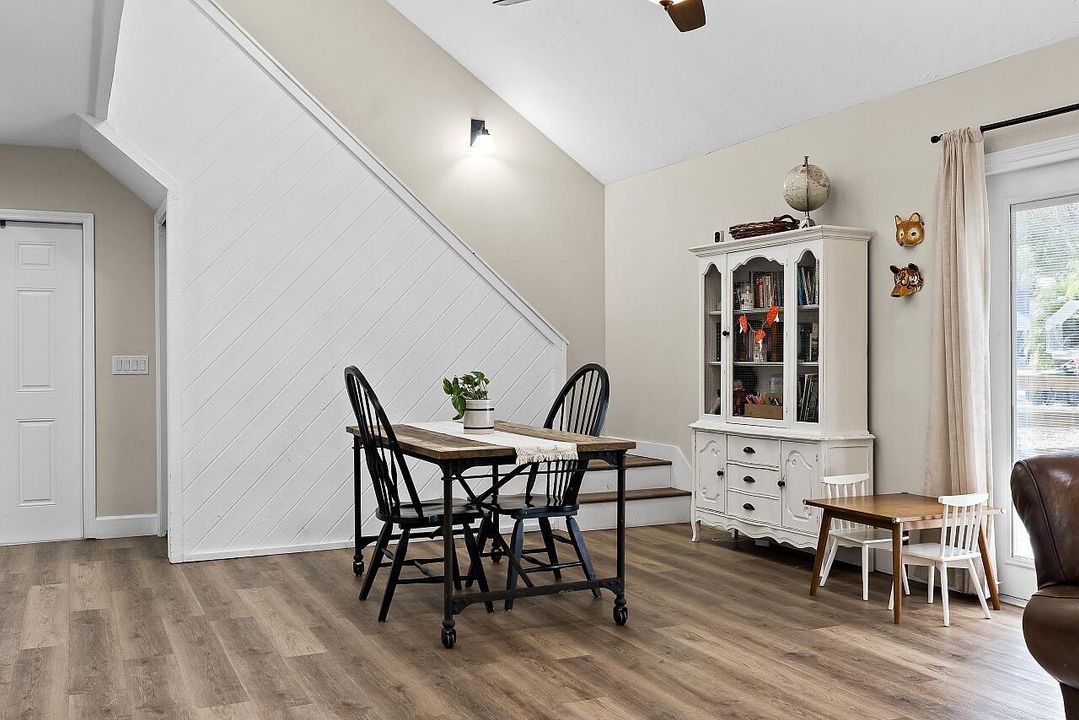 На продажу: $379,900 (3 спален, 2 ванн, 1442 Квадратных фут)