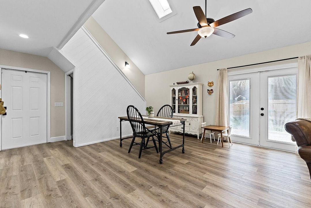 На продажу: $379,900 (3 спален, 2 ванн, 1442 Квадратных фут)