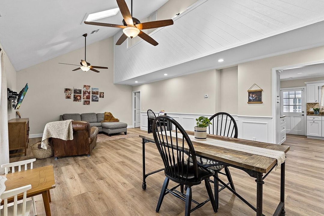 На продажу: $379,900 (3 спален, 2 ванн, 1442 Квадратных фут)