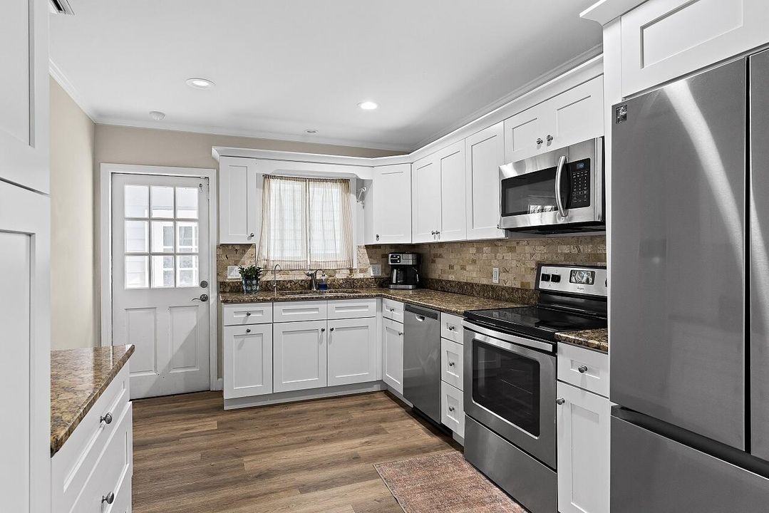 На продажу: $379,900 (3 спален, 2 ванн, 1442 Квадратных фут)