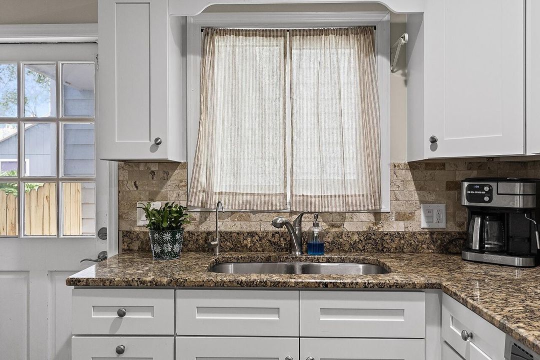 На продажу: $379,900 (3 спален, 2 ванн, 1442 Квадратных фут)