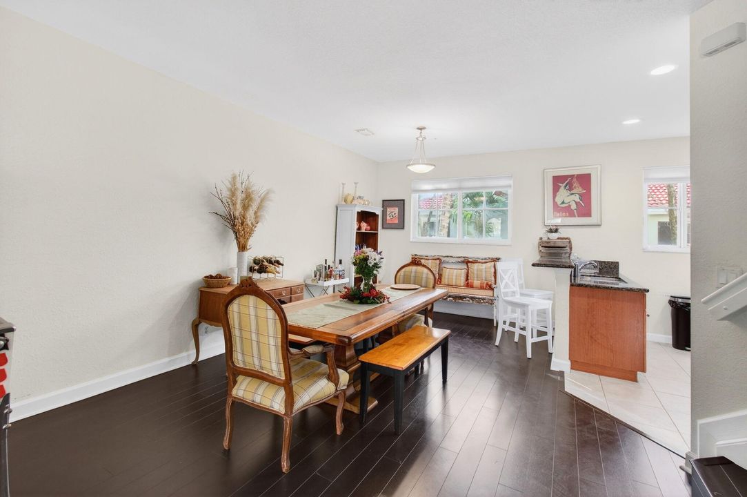 出租: $3,000 (3 贝兹, 2 浴室, 1554 平方英尺)